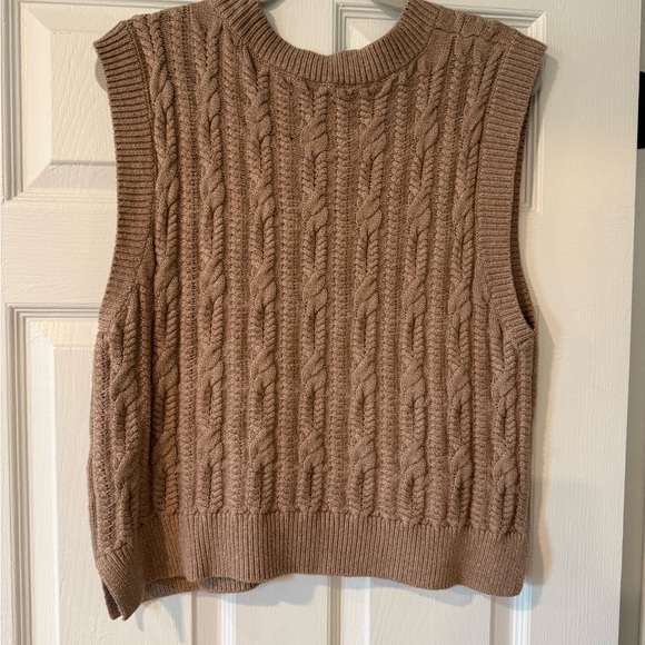 Abercrombie & Fitch Women's Tan Cable Knit Sweater Vest - Picture 3 of 4